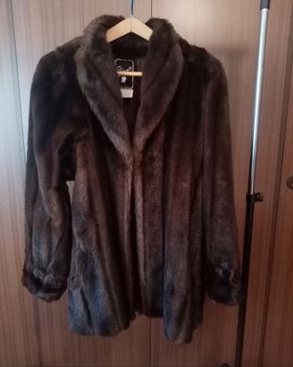 Giacca corta in ecopelliccia marrone