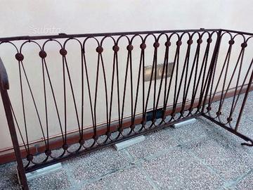 Antica ringhiera in ferro battuto a mano