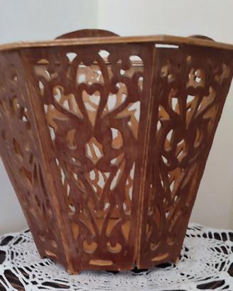 Portavaso Vintage in  Legno Traforato a Mano