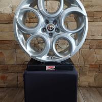 Cerchi in lega originali Alfa Romeo 4C da 18/19