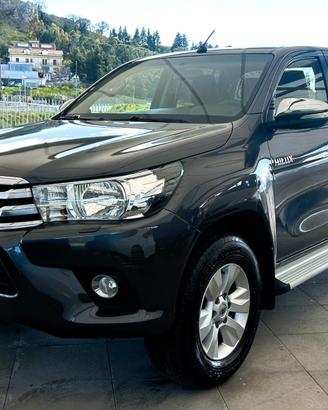 Toyota Hilux 2.4 D-4D 4WD 4 porte Double Cab Loung