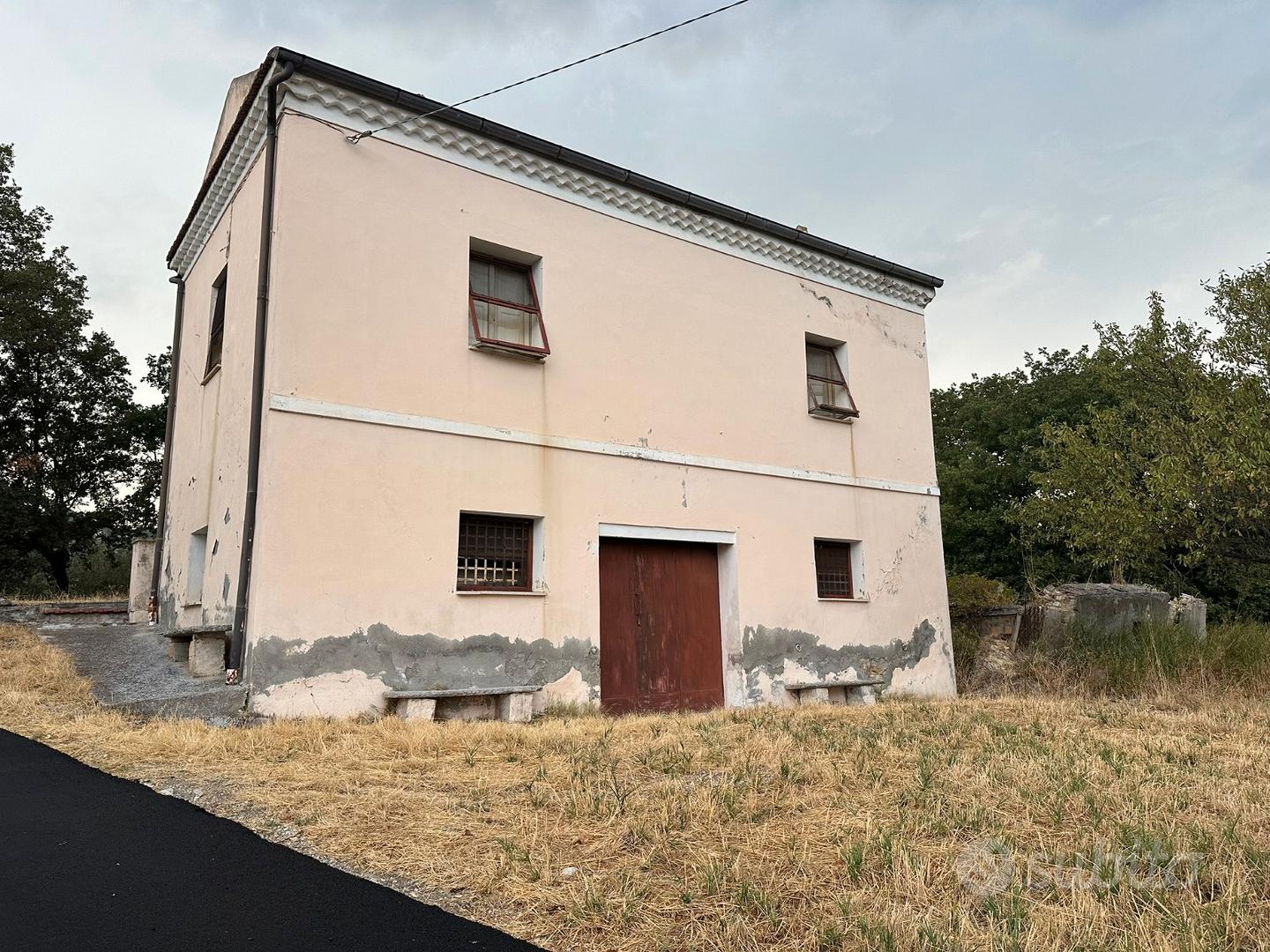 Casolare in pietra con terreno circostante - Vista 2