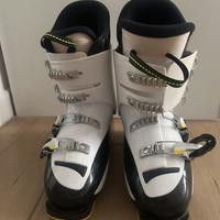 Scarponi e sci da bambino