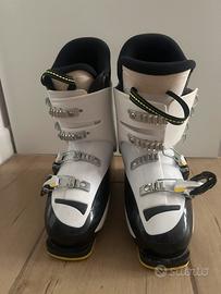 Scarponi e sci da bambino