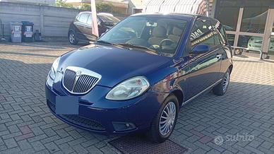 Lancia Ypsilon 1,2 oro giallo 60 CV