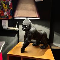 Lampada da tavolo gorilla con paralume nero