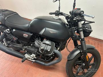 Moto Guzzi V7 Stone 2022