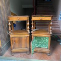 Coppia di comodini  fine 800/primi 900