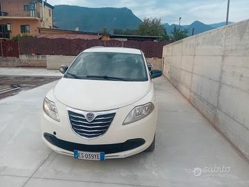 Lancia Ypsilon 0.9 TwinAir 85 CV 5 porte Metano Ec