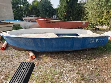 Lancia da pesca con scafo planante