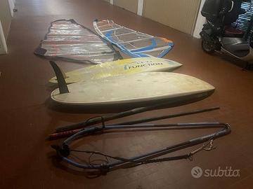 wind surf completi di vele