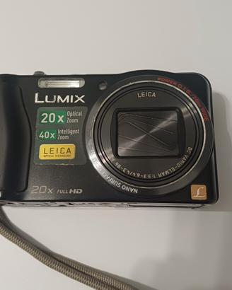 Panasonic Lumix con custodia subacquea