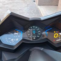 Kymco AK 550