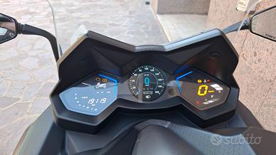 Kymco AK 550