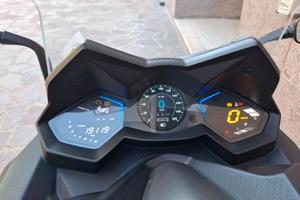 Kymco AK 550