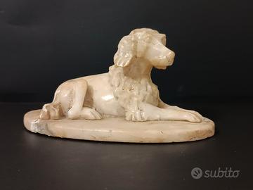 Statuetta in Alabastro - Spaniel Reclinato.