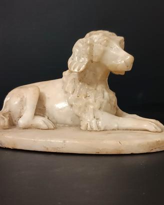 Statuetta in Alabastro - Spaniel Reclinato.