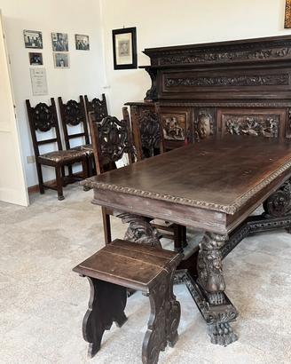 Mobili stile neo rinascimentale in legno intagliat