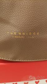 Borsa postinaThe Bridge
