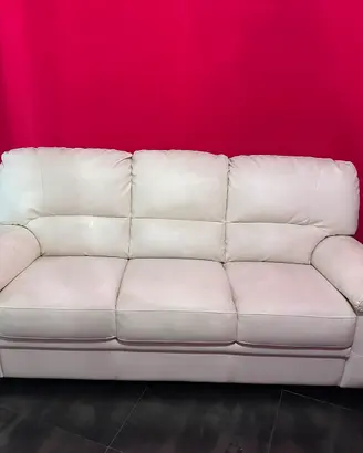 Coppia divani in pelle color crema