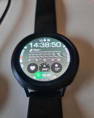 Galaxy Watch 4 con cinturini