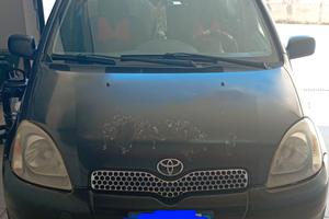 Toyota Yaris 1000 benzina