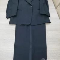 Vestito completo elegante da uomo