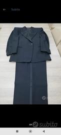 Vestito completo elegante da uomo