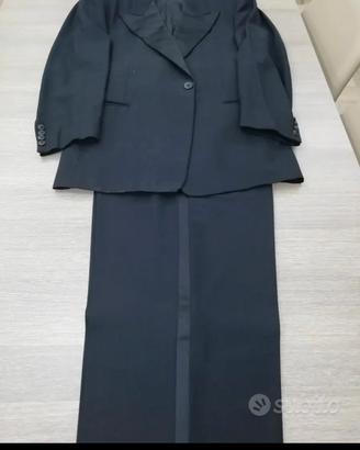 Vestito completo elegante da uomo