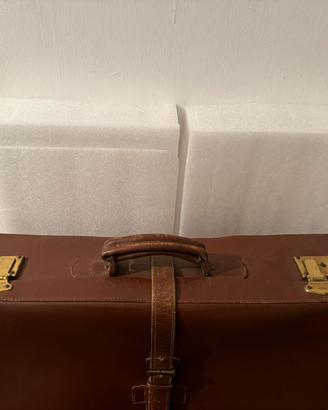 Valigia cuoio anni 40, ideale per vetrine