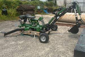 Miniescavatore GEO ATV Backhoe trainato