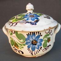 ANTICA ZUPPIERA IN COTTO SMALTATO.