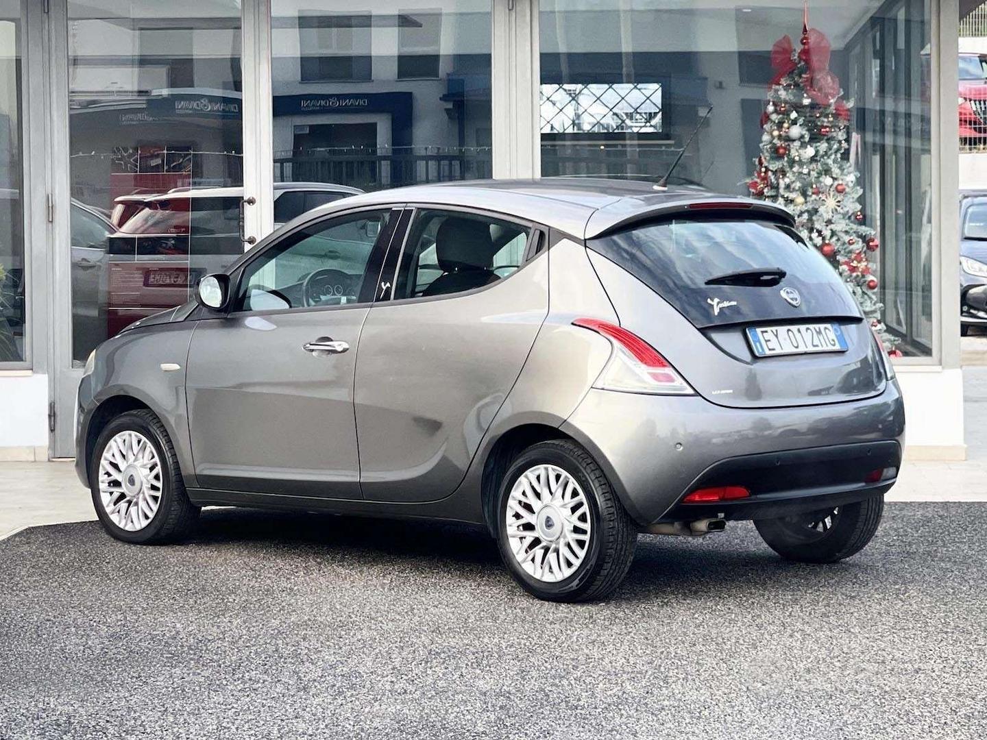 Lancia Ypsilon 2015 photo 4