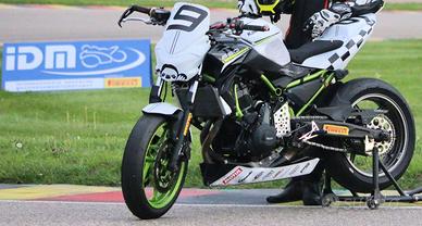 Kawasaki z650 racing