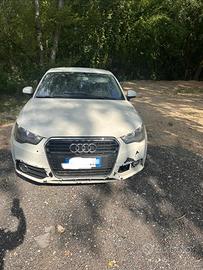 Audi A1 con motore da rifare