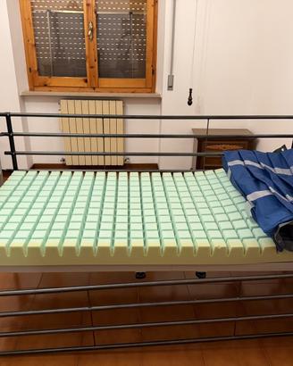 Materasso antidecupito e letto ospedaliero