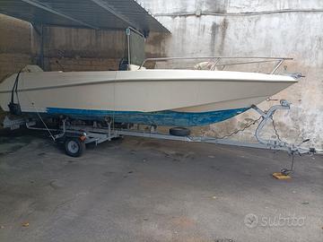 Barca autosvuotante marca Delphine