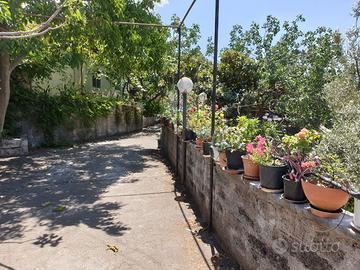 Casa (70mq) con terreno (1000mq)