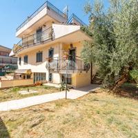 PORZIONE DI QUADRIFAMILIARE A ROMA