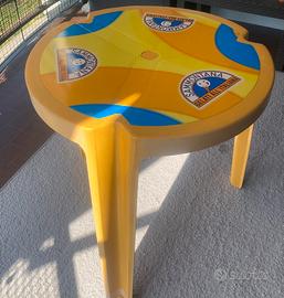 Tavolino in plastica