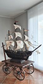 Nave a vela artigianale gigante con carrello