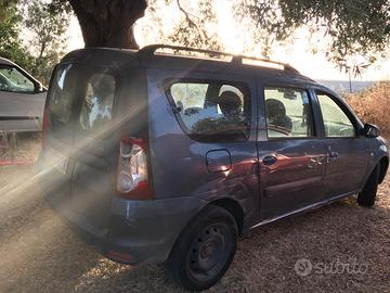 900 euro+passaggio Dacia Logan station wagon 