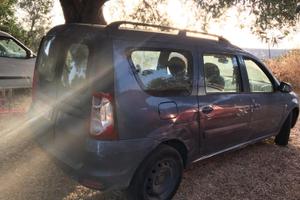 900 euro+passaggio Dacia Logan station wagon 