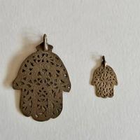 CIONDOLI Mano di Fatima KHAMSA antichi.