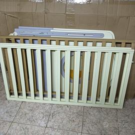 Lettino in legno e materasso