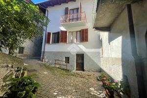 CASA SEMINDIPENDENTE A CHIOMONTE