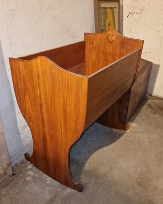 Culla a Dondolo Artigianale in Legno Massello 
