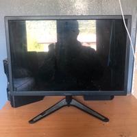 Un monitor e un computer