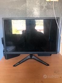 Un monitor e un computer