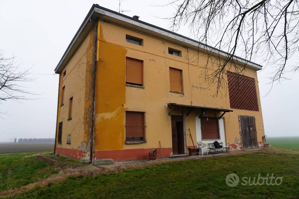 Rustico / Casale di 859 m² con più di 5 locali e b - Vista 2